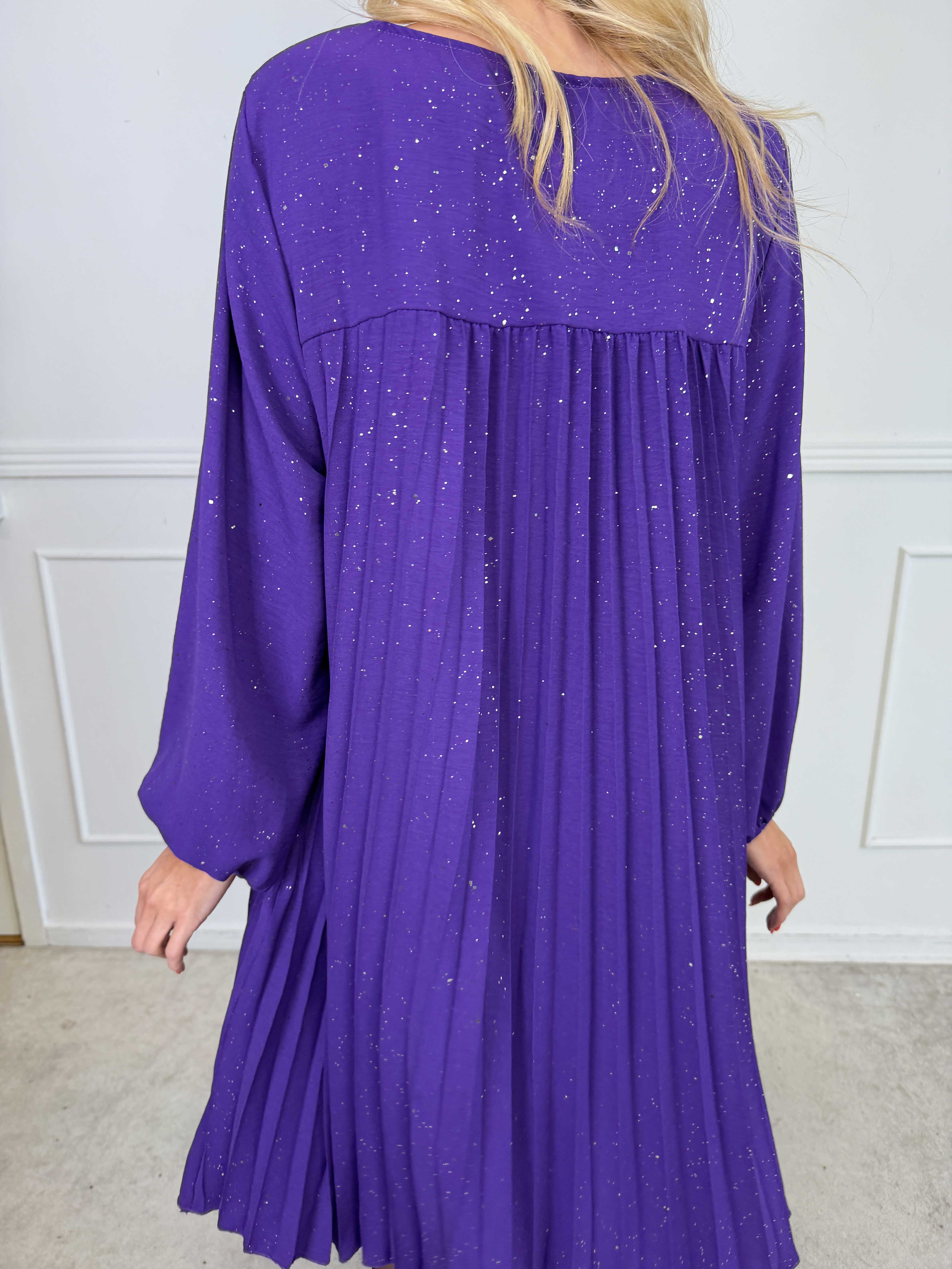 Nancy Glitter Short L/S - Plisseret kjole med lommer og glimmer